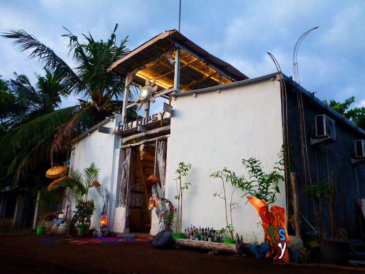 Gipsy Backpackers Hostel Gili Trawangan Luaran gambar