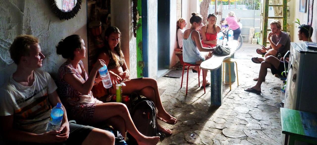 Gipsy Backpackers Hostel Gili Trawangan Luaran gambar