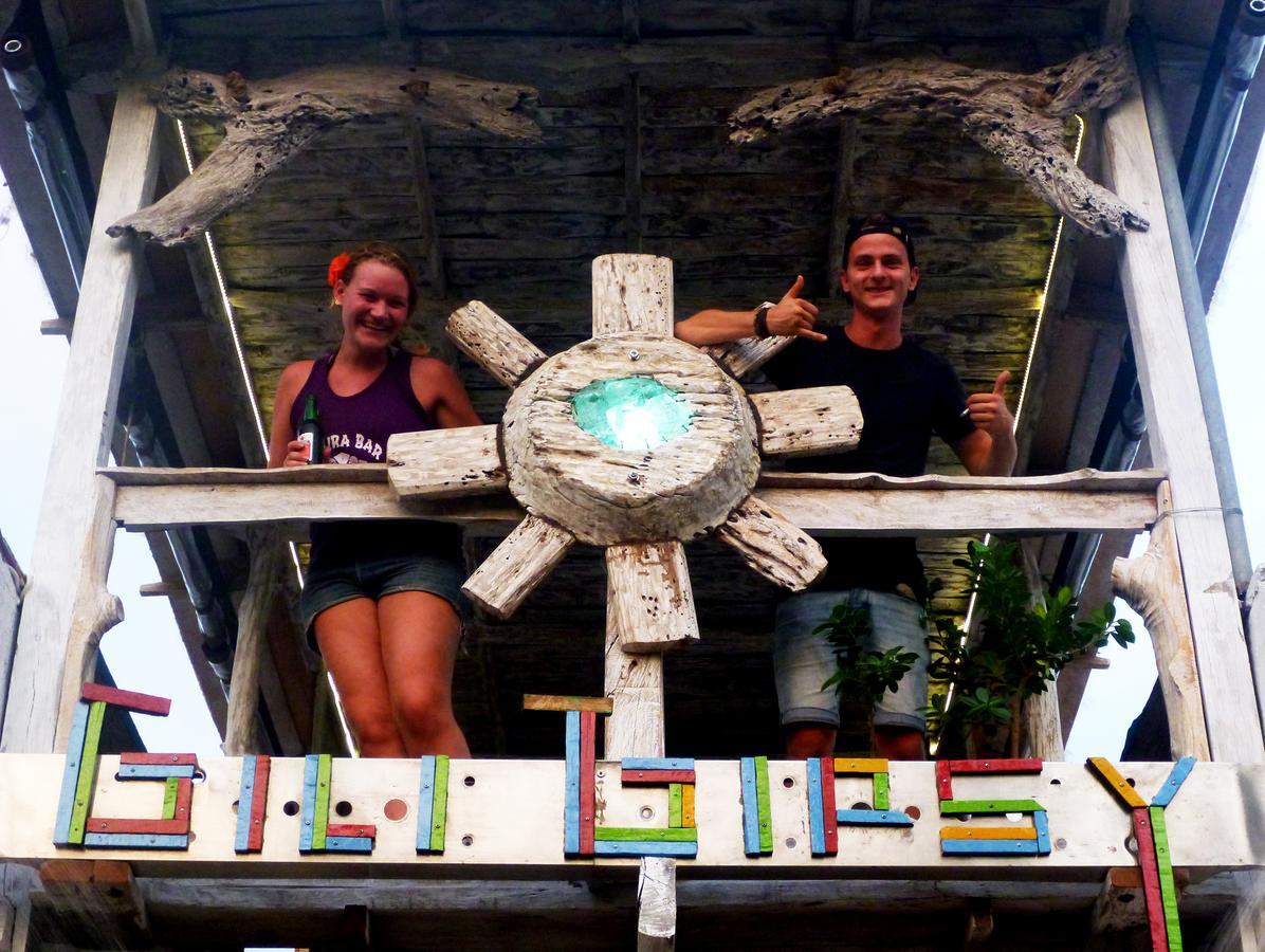 Gipsy Backpackers Hostel Gili Trawangan Luaran gambar