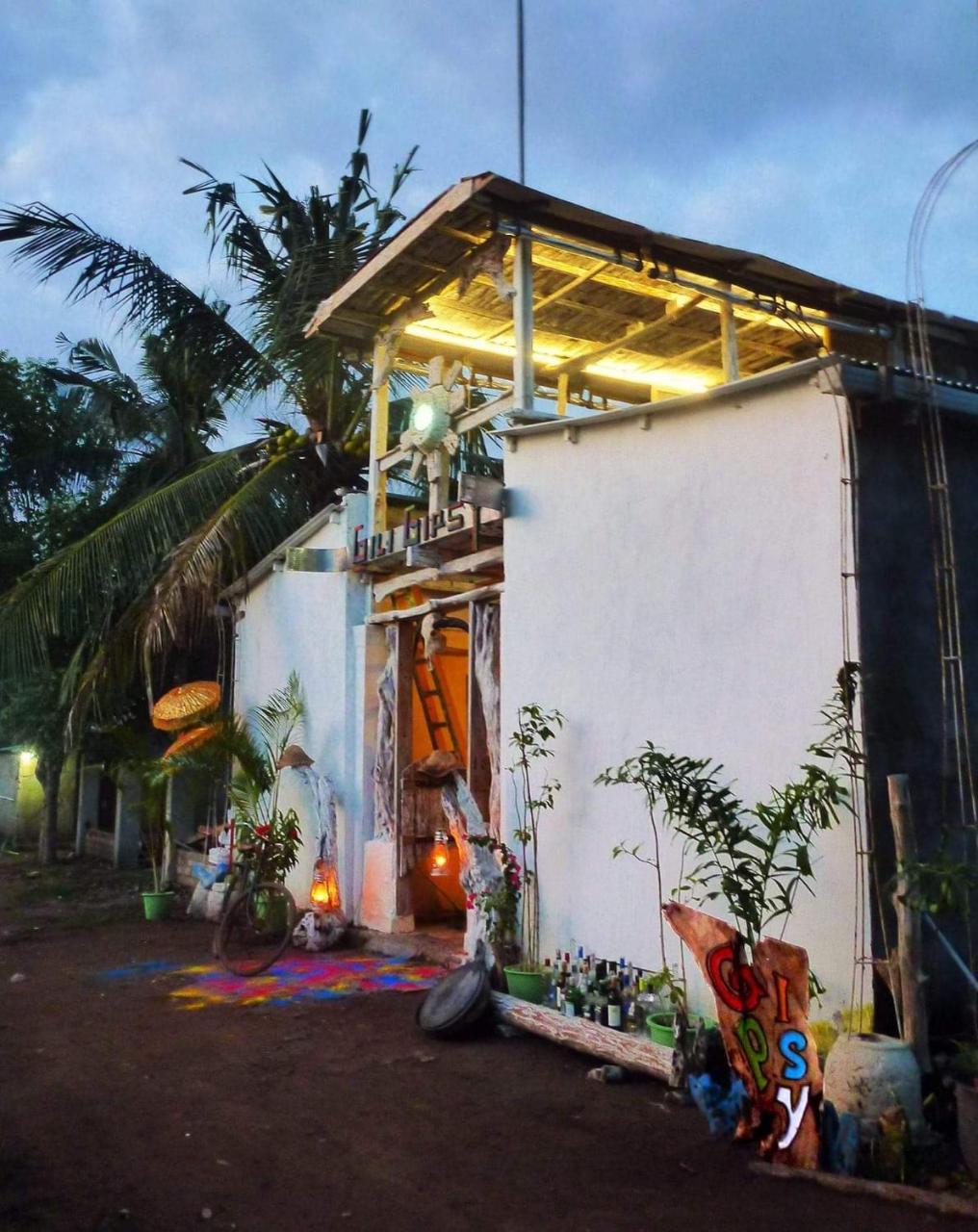 Gipsy Backpackers Hostel Gili Trawangan Luaran gambar